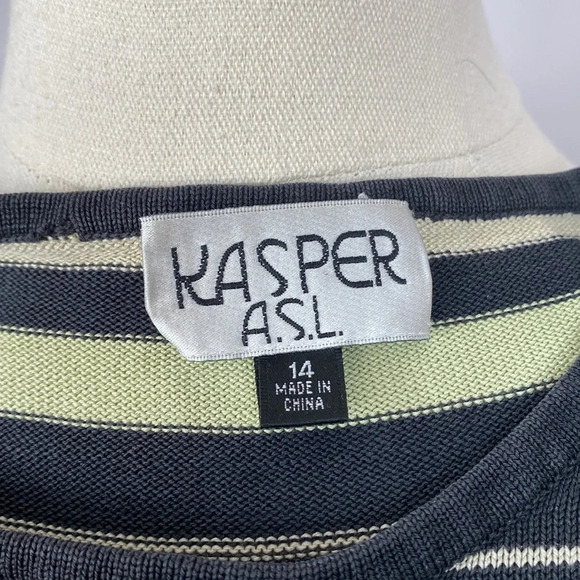 🌸Vintage Kasper 100% silk striped top - Picture 11 of 11